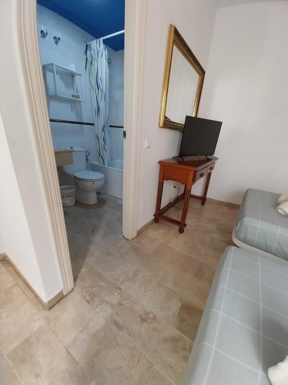 Hostal Montys Нерха Екстериор снимка