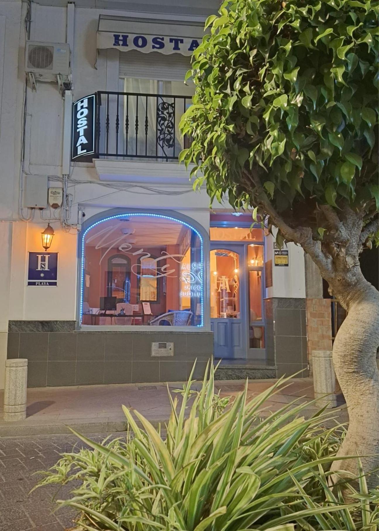 Hostal Montys Нерха Екстериор снимка