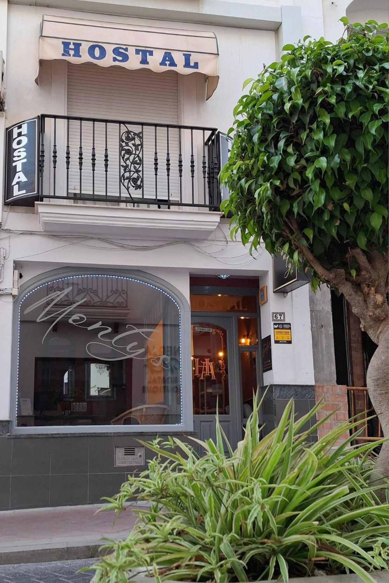 Hostal Montys Нерха Екстериор снимка