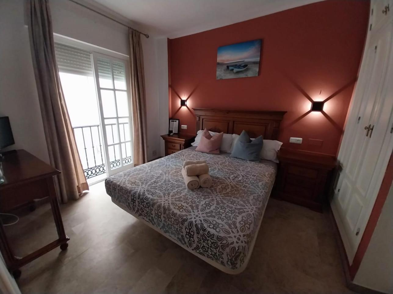 Hostal Montys Нерха Екстериор снимка