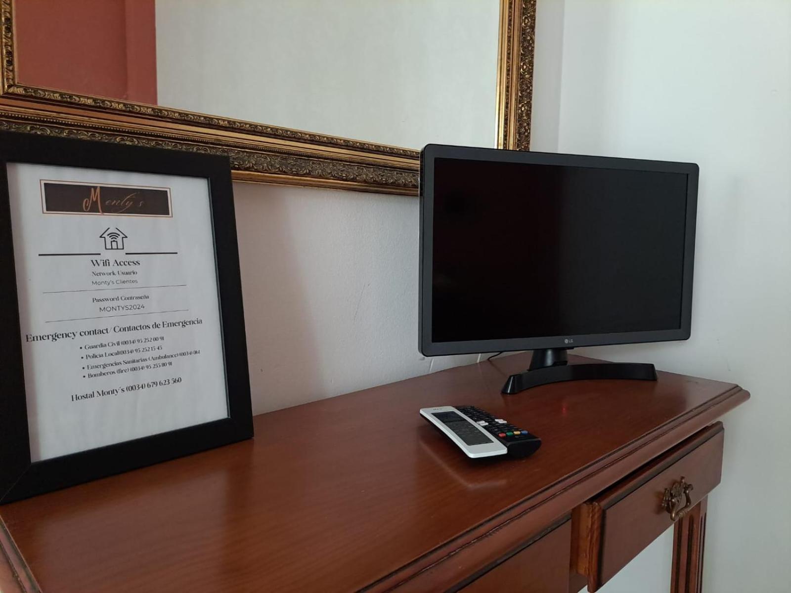 Hostal Montys Нерха Екстериор снимка