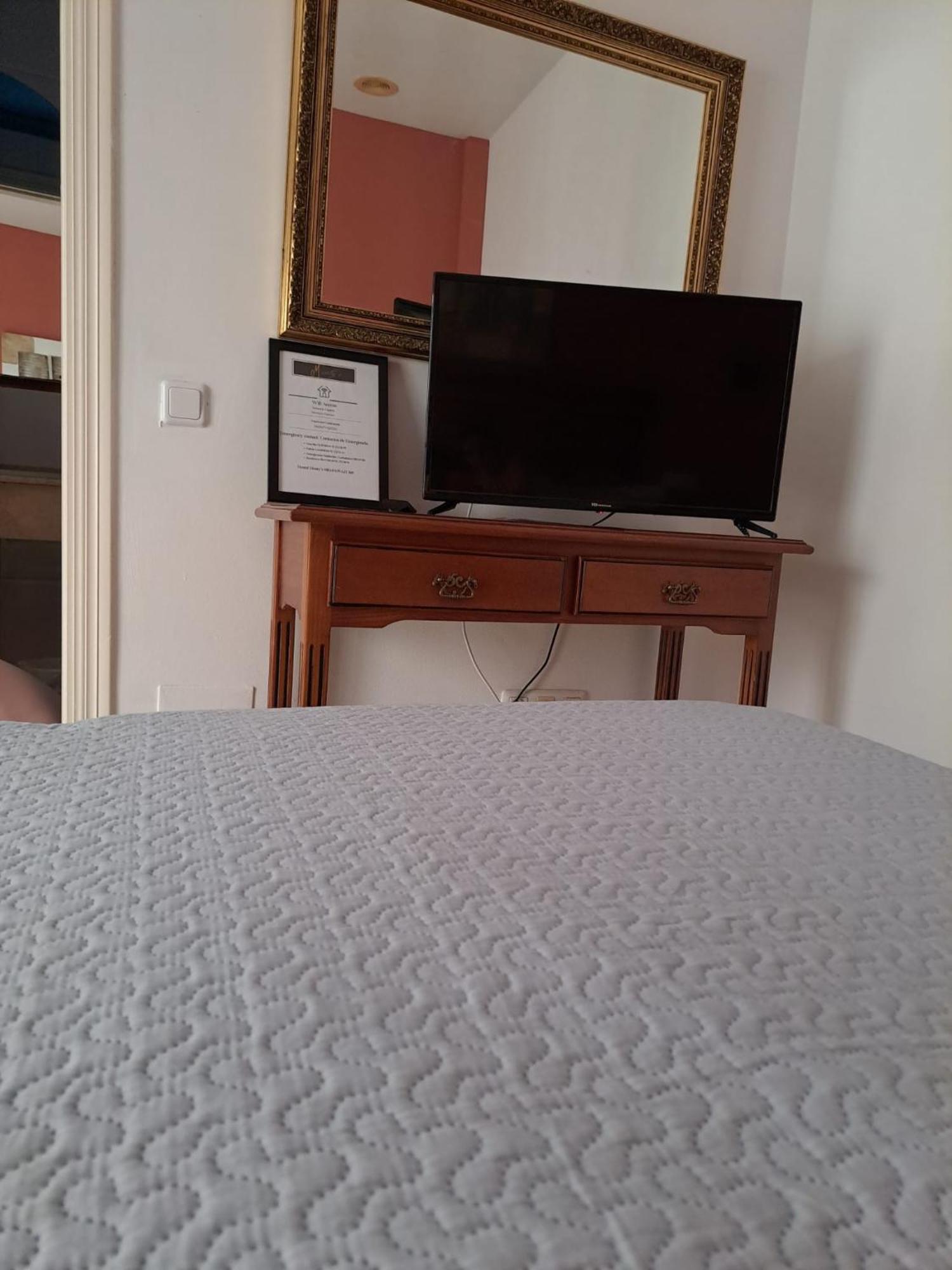 Hostal Montys Нерха Екстериор снимка