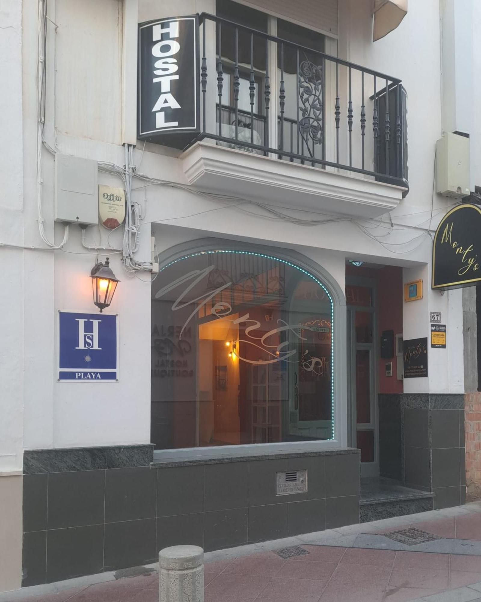 Hostal Montys Нерха Екстериор снимка