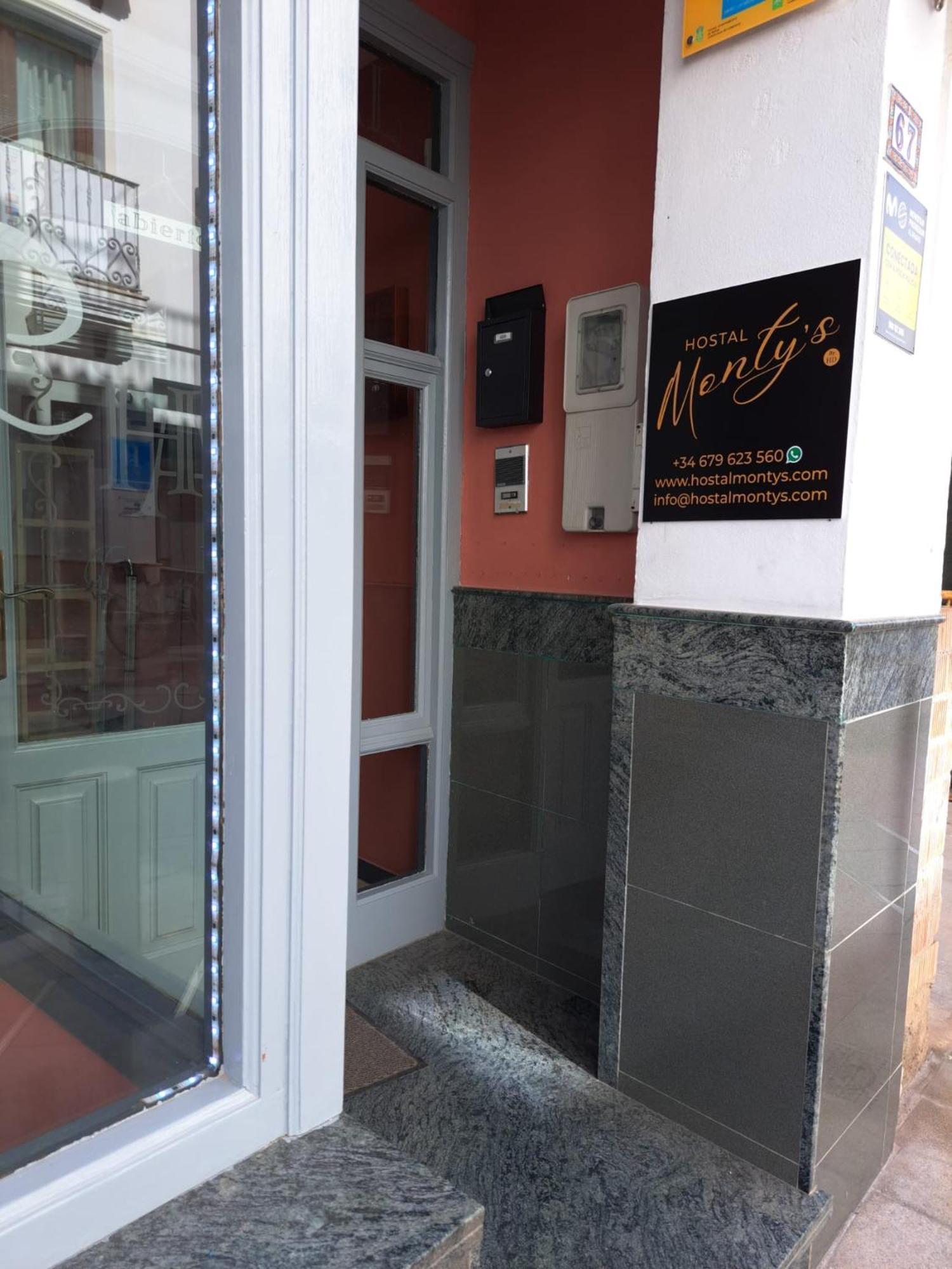 Hostal Montys Нерха Екстериор снимка