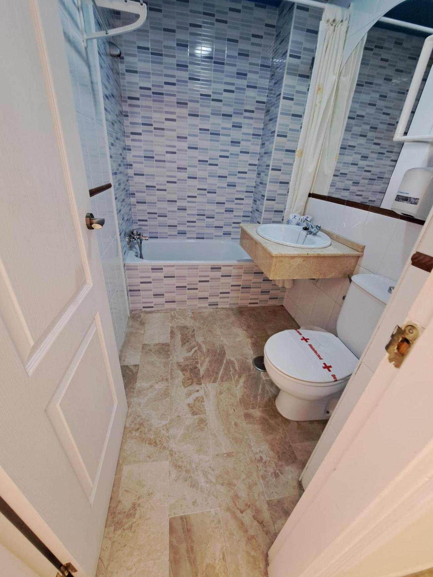 Hostal Montys Нерха Екстериор снимка