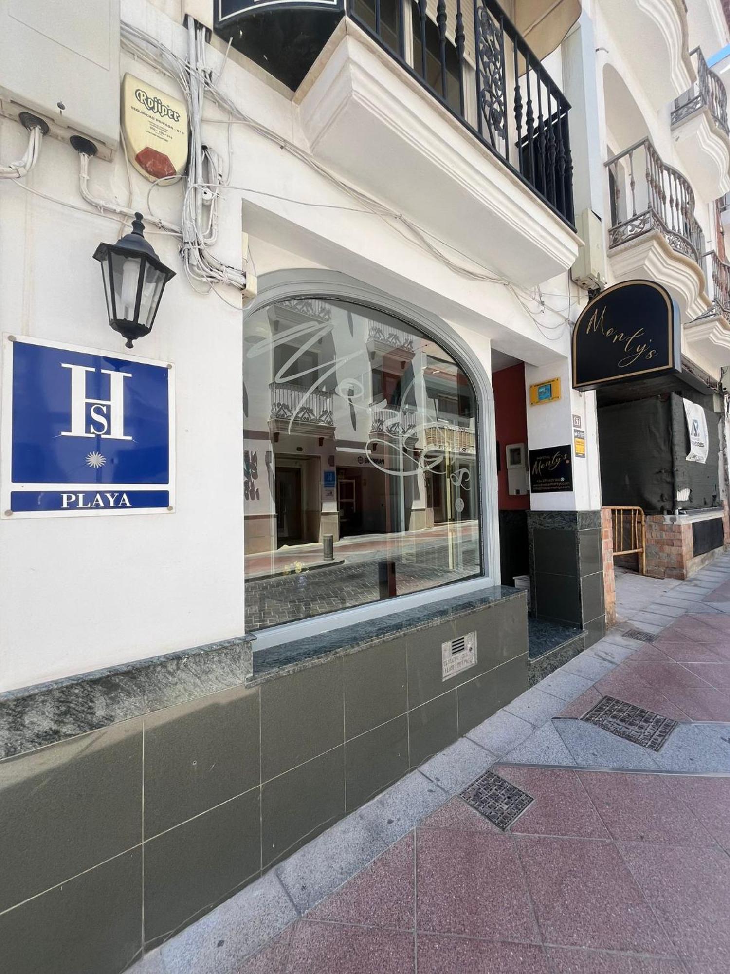 Hostal Montys Нерха Екстериор снимка