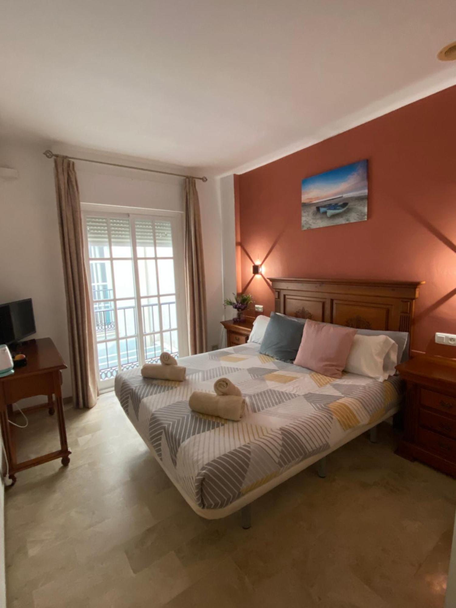 Hostal Montys Нерха Екстериор снимка